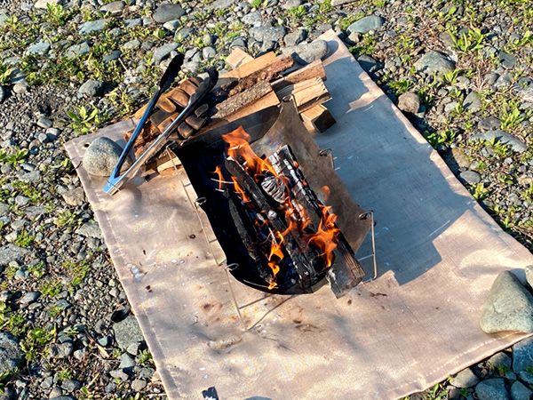 キャンプ歴40年、年間60泊以上の上級キャンパー達が使いこなす便利すぎる焚き火台とは？