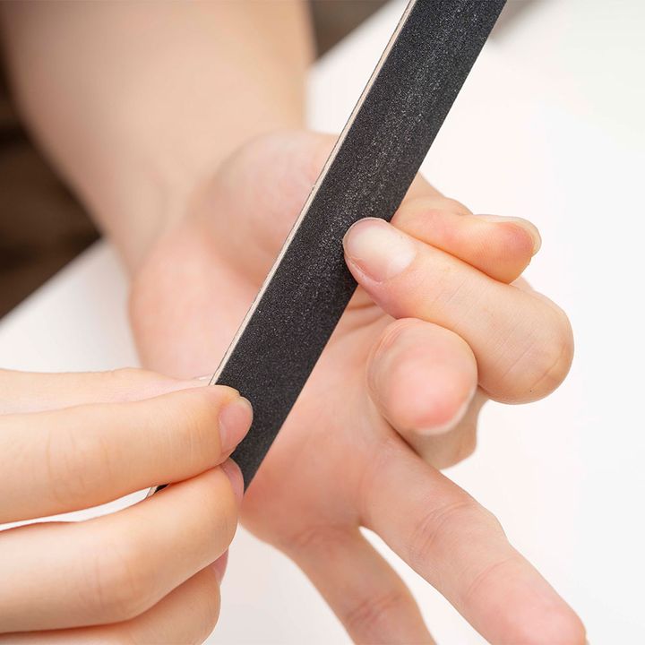 【おうちで甘皮処理】ネイリストが徹底解説！正しいネイル＆ハンドケアのやり方とは？ケア道具やアイテム紹介も