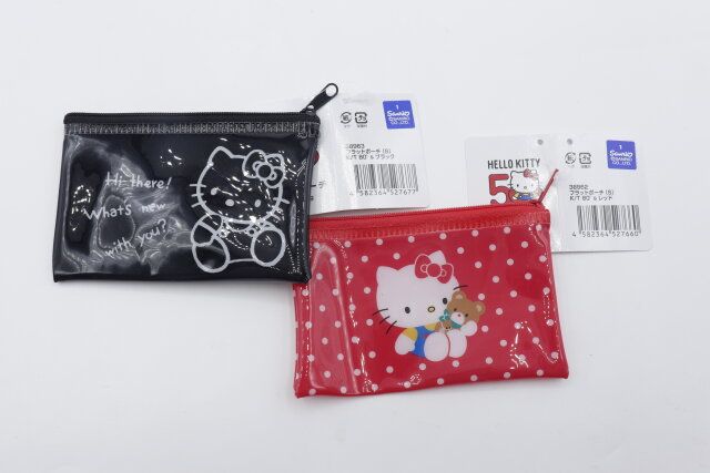 ダイソーのハローキティ柄ポーチ