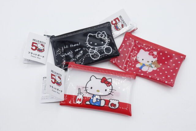 ダイソーのハローキティ柄ポーチ