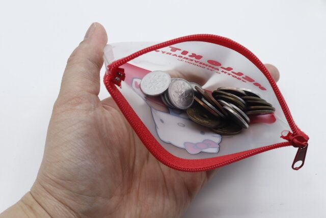 ダイソーのハローキティ柄ポーチ
