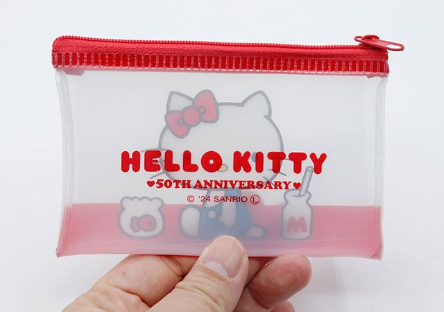 ダイソーのハローキティ柄ポーチ