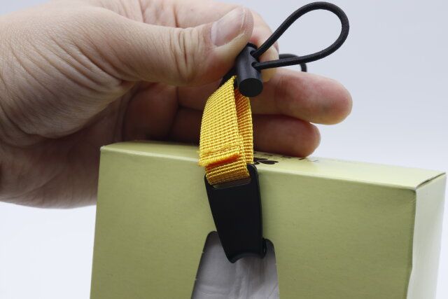 セリアのアウトドア ティッシュホルダー ブライトカラーは調整可能