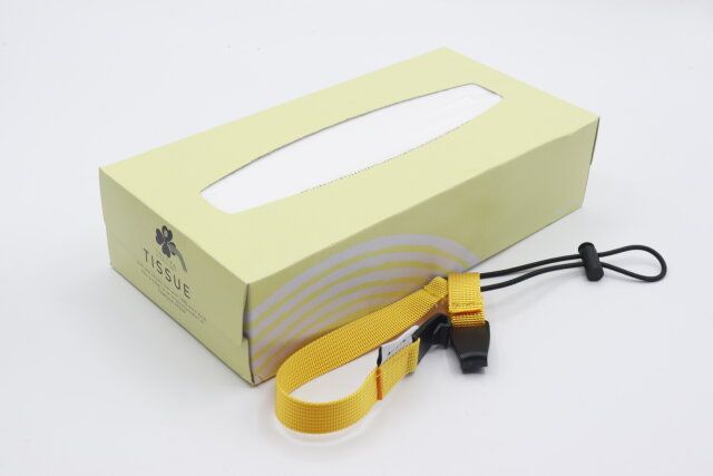 セリアのアウトドア ティッシュホルダー ブライトカラー