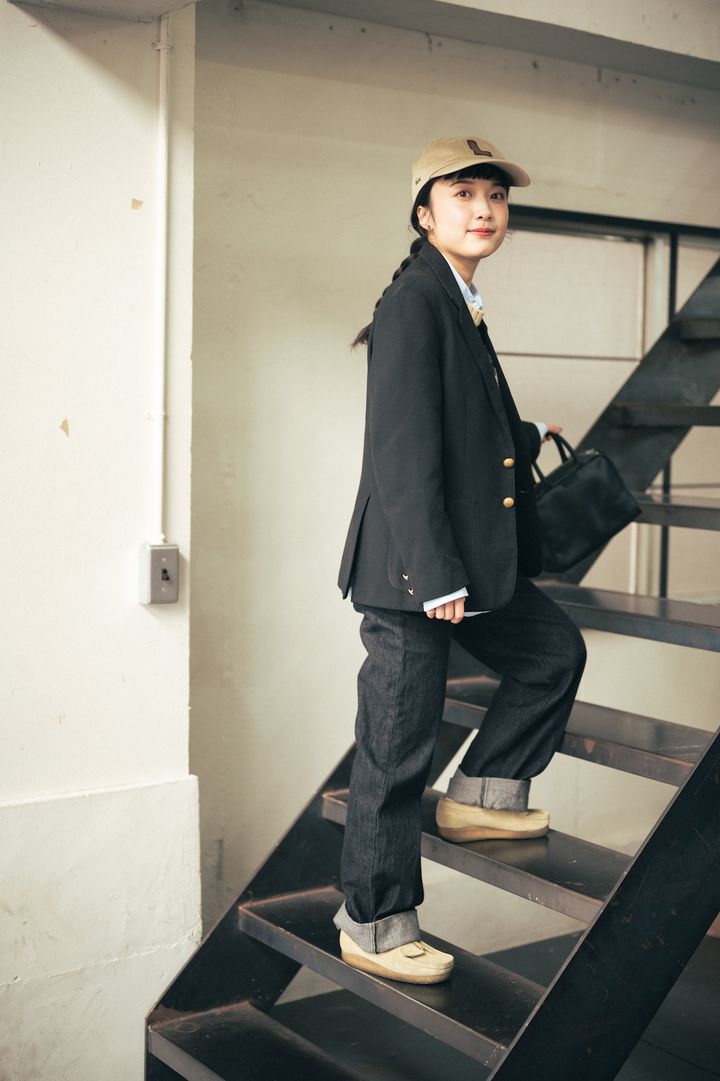 ジャケットとブラックデニムで上品なカジュアルスタイルに【FUDGE FRIEND おしゃれさんの毎日コーディネート vol.368｜大島花菜】
