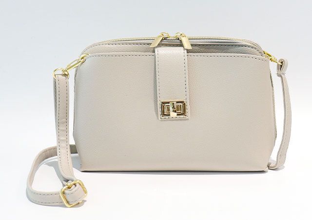 宝島社の付録のNATURAL BEAUTY BASIC ターンロック3層ショルダーバッグBOOK