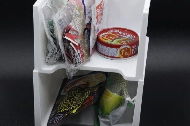 ダイソーの積み重ねマルチラック01 ホワイトに食品のストックを収納