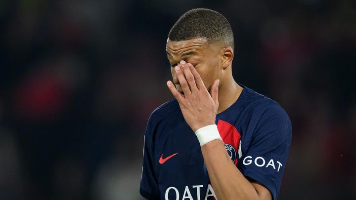 エムバペがガン無視！記者の「レアルとバイエルン、どっちを応援する？」質問にこんな反応をしていた