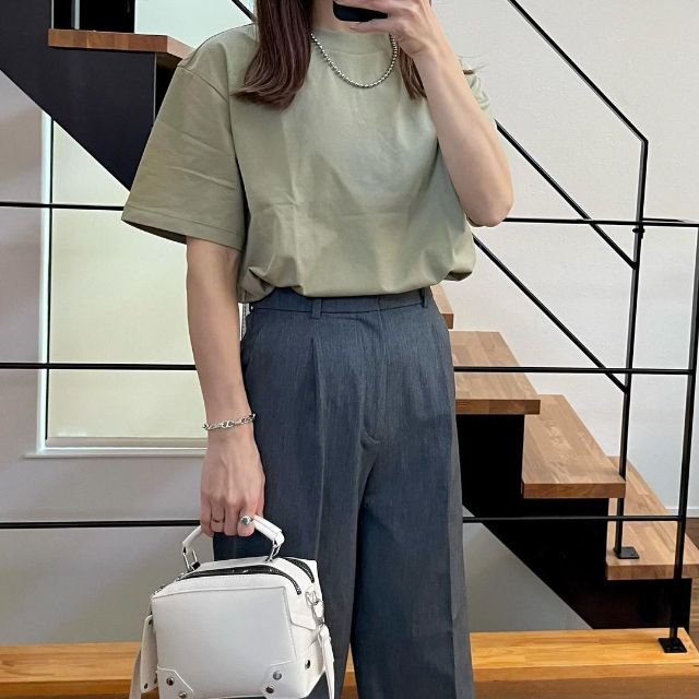 エアリズムコットンTを着用したコーデ