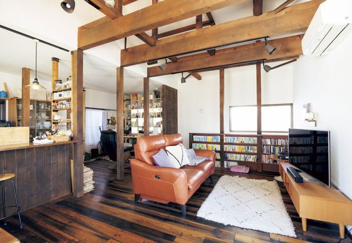 木のぬくもりを取り入れたリビング空間