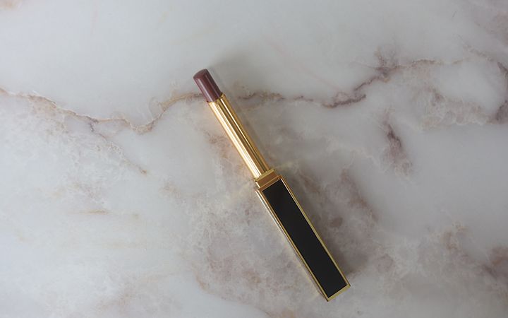 トムフォード ビューティの「スリム リップ カラー シャイン」を全色スウォッチ！イエベ、ブルベ別のおすすめも紹介