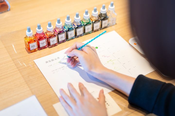 オリジナルインク作り体験は「色ノ間」で行う。体験は所要30〜60分、インク完成まで1時間