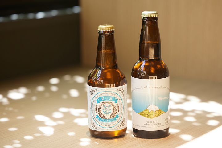 （左）「蒼い海」、（右）「琥珀富士」各660円