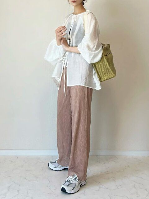 春夏のシアートップスコーデ