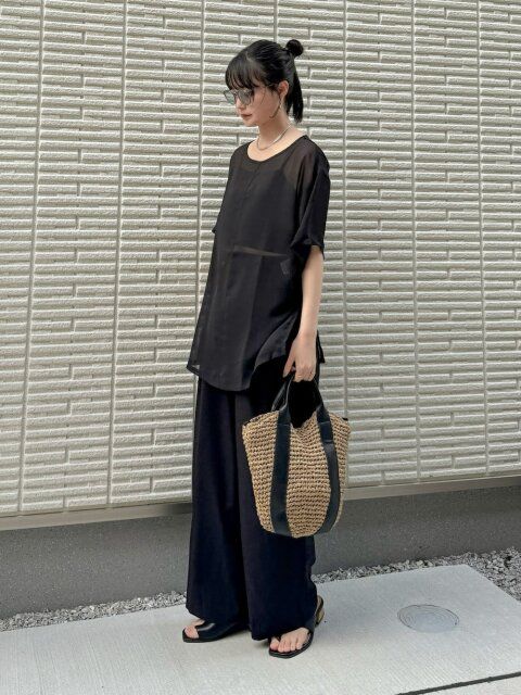 春夏のシアートップスコーデ