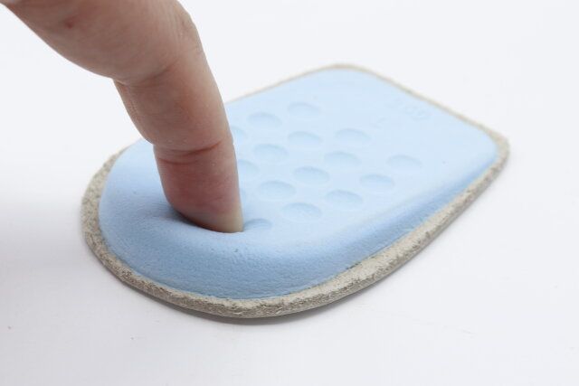 ダイソーの柔らかい牛革パッド（メンズ、かかと用）