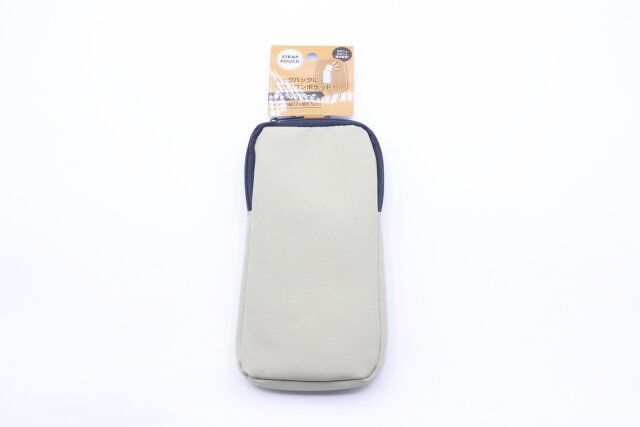 100均セリアのリュックに付けられるストラップポーチ