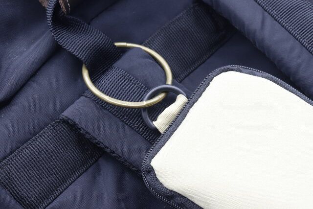 100均セリアのリュックに付けられるストラップポーチ