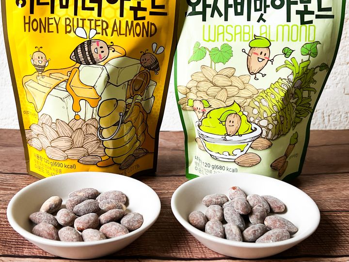 並んだ「ハニーバターアーモンド」と「ワサビ味アーモンド」