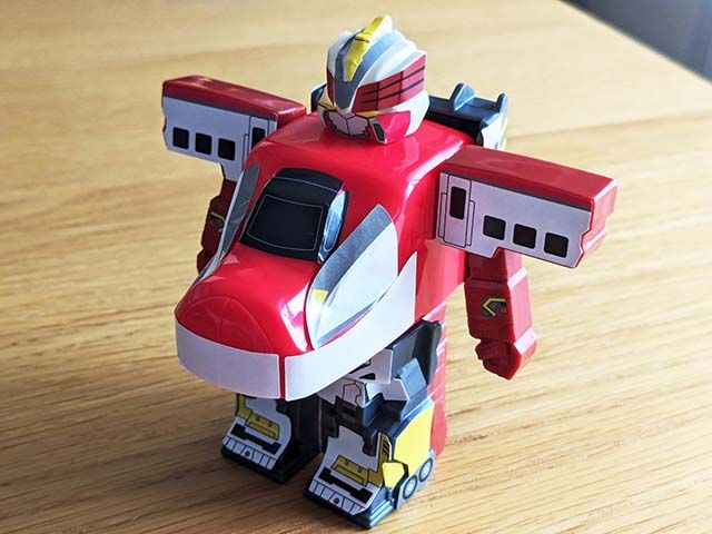 ハッピーセット®「シンカリオン チェンジ ザ ワール」の「シンカリオン E6こまちトップリフターフォーム」