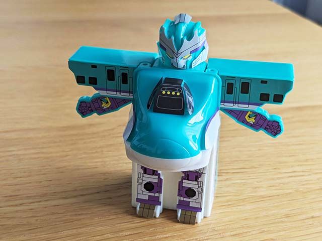 ハッピーセット®「シンカリオン チェンジ ザ ワール」の「シンカリオン H5はやぶさ」