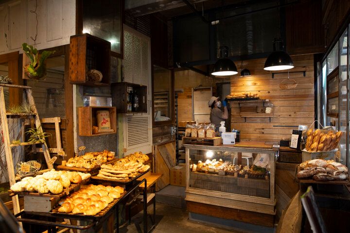 上野で見つけた通いたくなるリノベ書店「ROUTE BOOKS」～ビリヤニ、パン、陶芸に本♪～