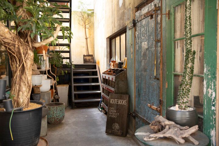 上野で見つけた通いたくなるリノベ書店「ROUTE BOOKS」～ビリヤニ、パン、陶芸に本♪～