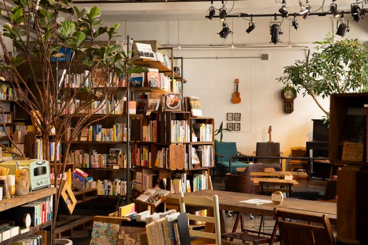 上野で見つけた通いたくなるリノベ書店「ROUTE BOOKS」～ビリヤニ、パン、陶芸に本♪～