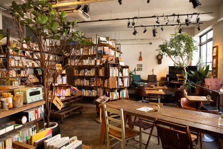 上野で見つけた通いたくなるリノベ書店「ROUTE BOOKS」～ビリヤニ、パン、陶芸に本♪～