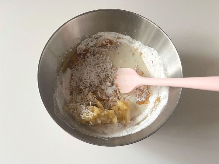 【簡単米粉レシピ】バナナココナッツ黒糖米粉マフィン【渡辺友美子のコーヒーに合うお菓子のレシピ vol.42 〜レシピで旅するヨーロッパ〜】