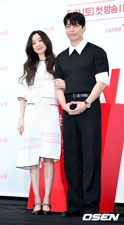 左からチョン・リョウォン、ウィ・ハジュン