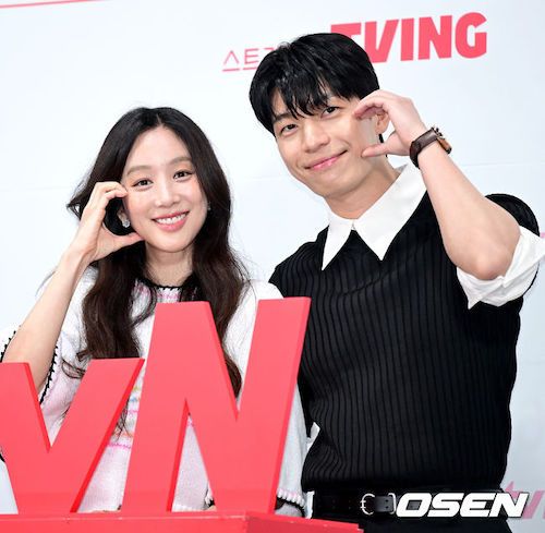 左からチョン・リョウォン、ウィ・ハジュン