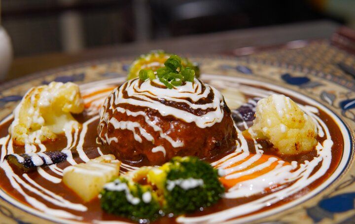 美食の街・鎌倉でご満悦のランチタイム♪艶やかなシチューをまとうハンバーグ「銀座 古川」