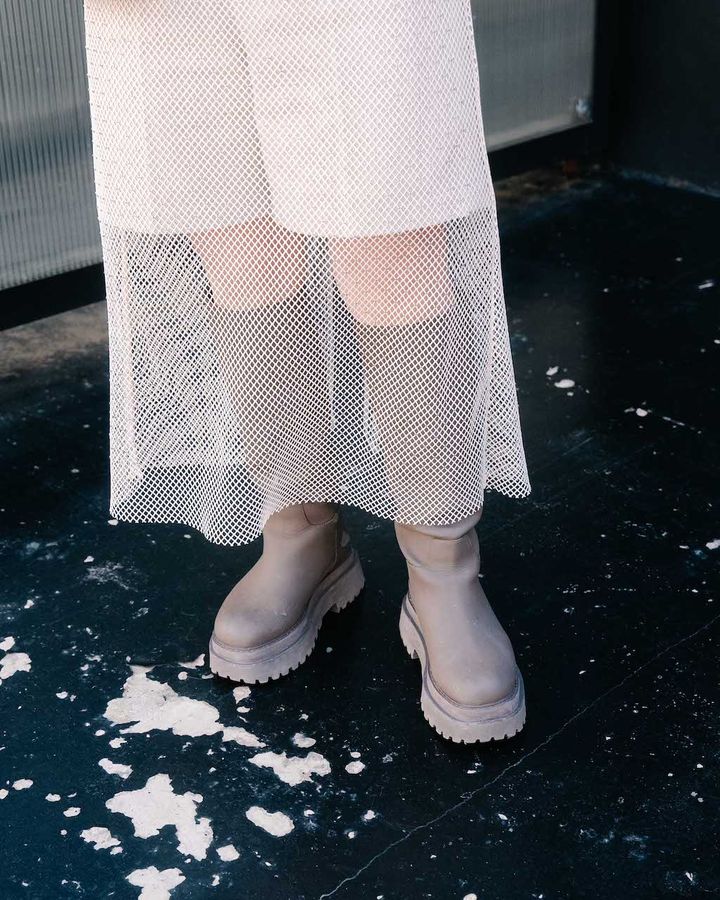 季節を先取る“シアー素材”コーデ5選。レイヤードでお洒落の幅を広げよう【TOKYO SNAP】