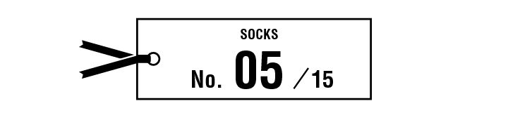 ピンクのソックスをレッグウォーマーっぽくスウェットに合わせ、シティボーイ風を気取って【マイスタンダードブック】