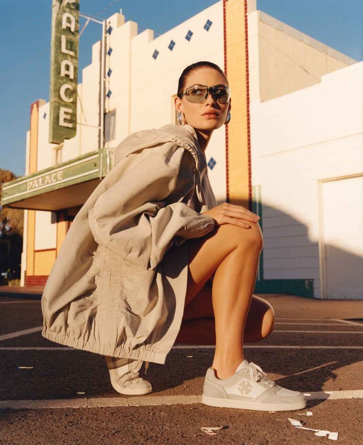 画像: 【トリー バーチ】「クローバー コート スニーカー」（ブラック、ホワイト、パウダーブルー）￥44,000（税込）