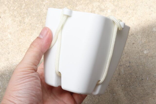 ダイソーの吊り下げポット（スクエア）は上げ底になっている