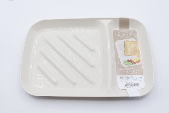 セリアの食パン皿