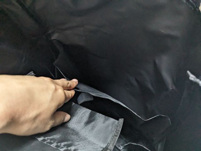 トートバッグの大ポケット
