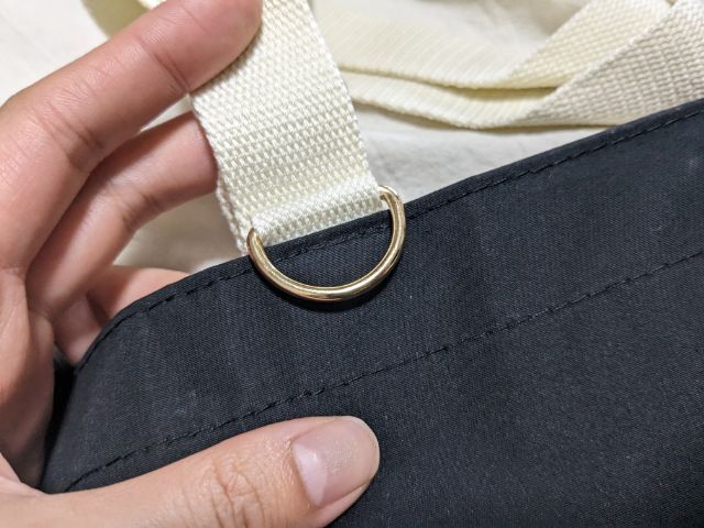 ストラップをつけられるDカン×2