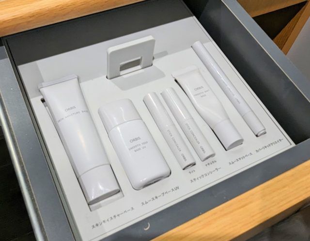 ベースメイクアイテム