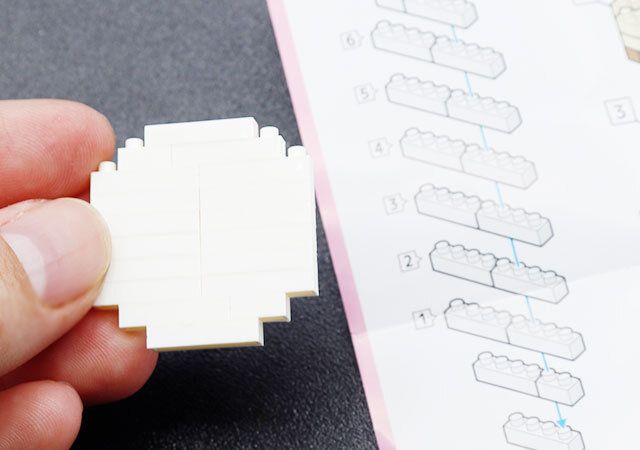 セリアのキッズブロック 台湾グルメ せいろむしのパーツを組み合わせる