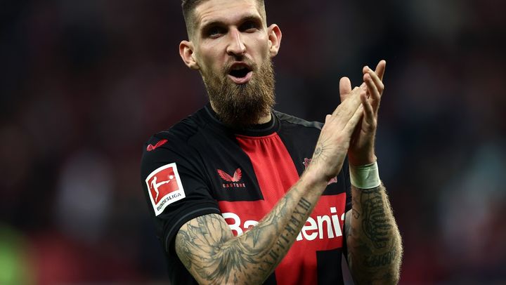 日本じゃありえない！無敗優勝レヴァークーゼン、ファンに“無料タトゥー提供”で賛否 「唯一無二の年を肌に永遠に刻もう！」