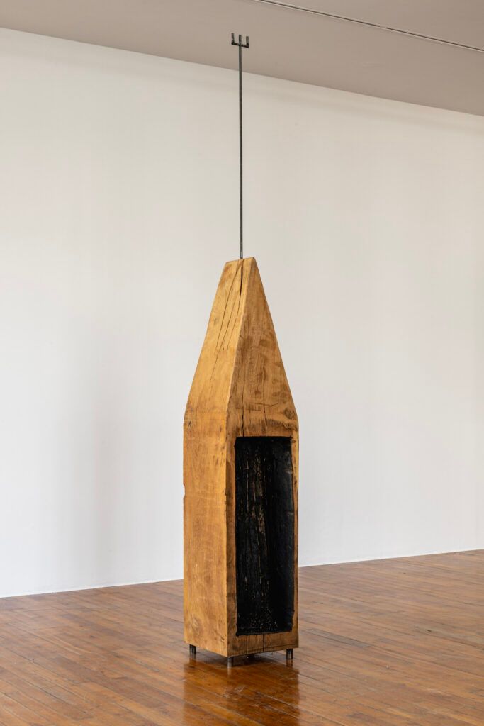 Théâtre Edgar Sarin 2023 Oak, steel 292 × 40 × 37,5 cm ©︎Edgar Sarin