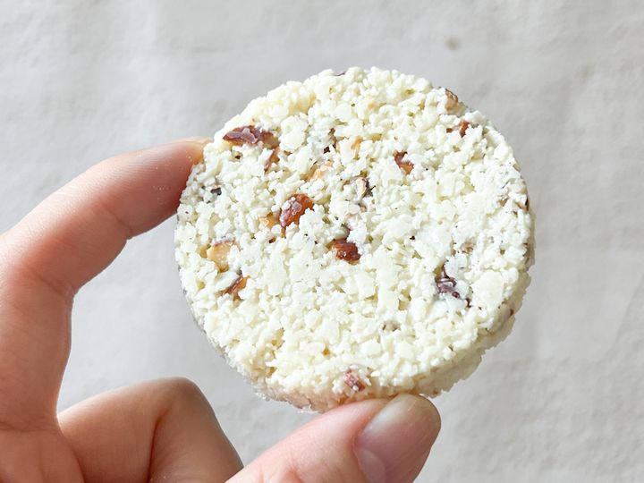 手に持った「まあある ショコラブラン」