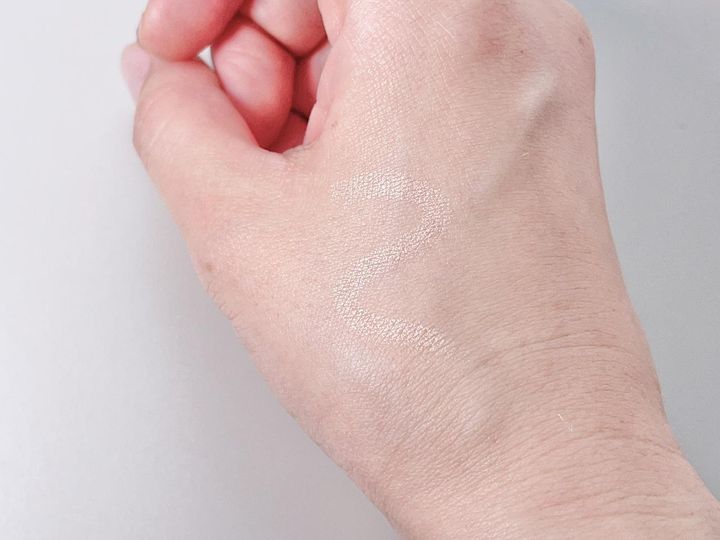 画像: 肌なじみがよく、キレイなパールとシマーなアイボリーカラーでパッと明るい印象に♡