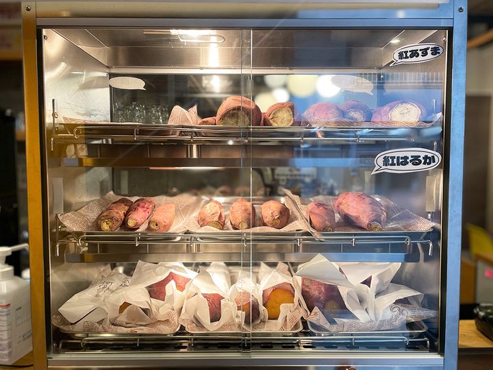 （写真上から）「紅あずま」200円、「紅はるか」200円、「ヤバ蜜焼き芋」300