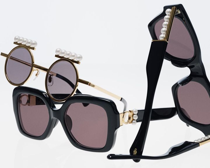 画像: 【写真】＜左から＞「バランス シグネチャー サングラス」［フロント：あこや真珠、メタル、チタン、テンプル：チタン、アセテート］¥1,100,000（税込）、「バランス ネオ サングラス」［フロント：アセテート、テンプル：チタンパール、チタン、アセテート］¥154,000（税込）、「バランス シグネチャー サングラス」［フロント：アセテート、テンプル：チタンパール、チタン、アセテート］¥159,500（税込） ©TASAKI