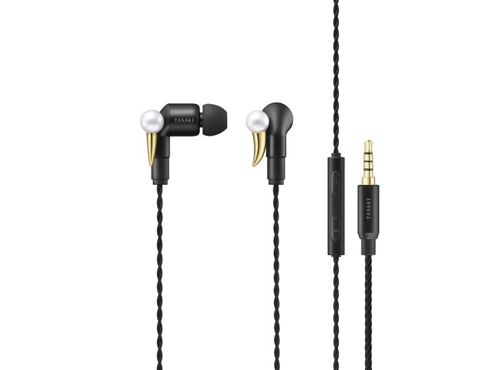 画像: 【TASAKI】「デインジャー ファング イヤホン」［本体：アルミニウム、アクセサリー部分：あこや真珠、真鍮（ゴールドコーティング）、ケーブル：ハイグレードリッツワイヤーケーブル］¥264,000（税込） ©TASAKI