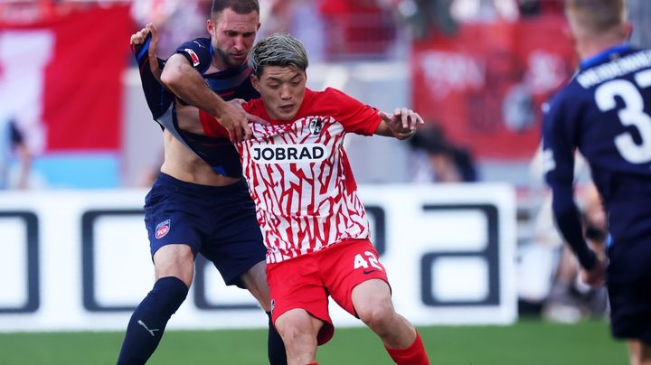 フライブルク堂安律、ダイビングヘッドで6点目ゴール！名物監督のホーム最終戦でファン涙